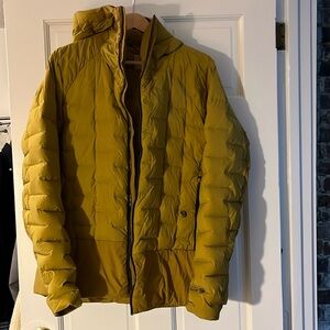 Mountain hardware women’s yellow/gold stretchdown jacket XL.